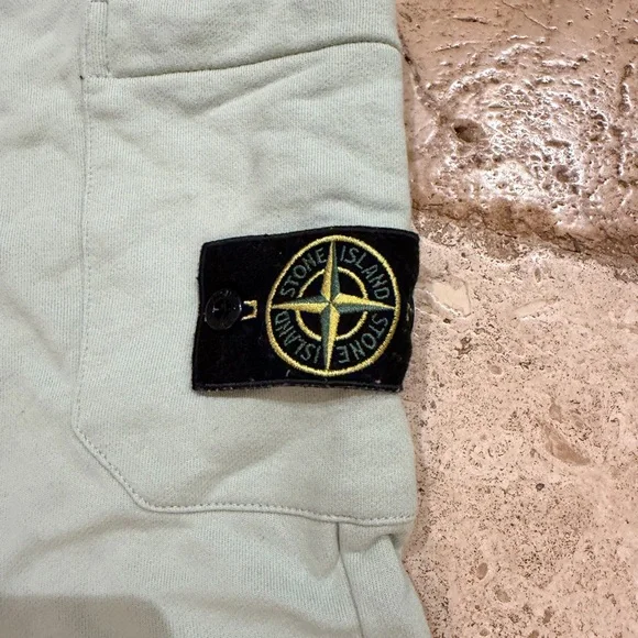Stone Island shorts - Picture 4 of 6